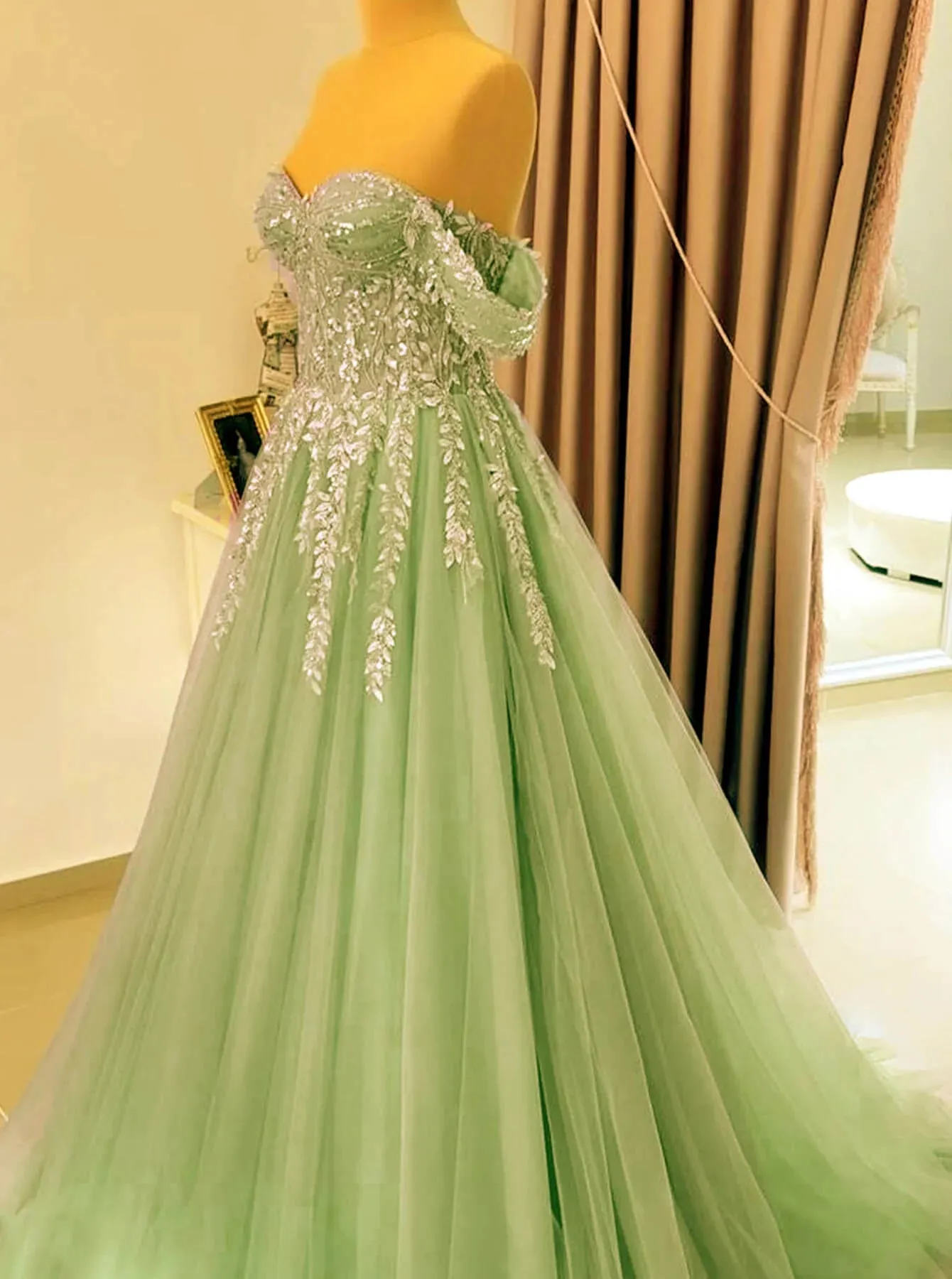 A-line Off Shoulder Lace Appliques Tulle Prom Dresses Ballgown