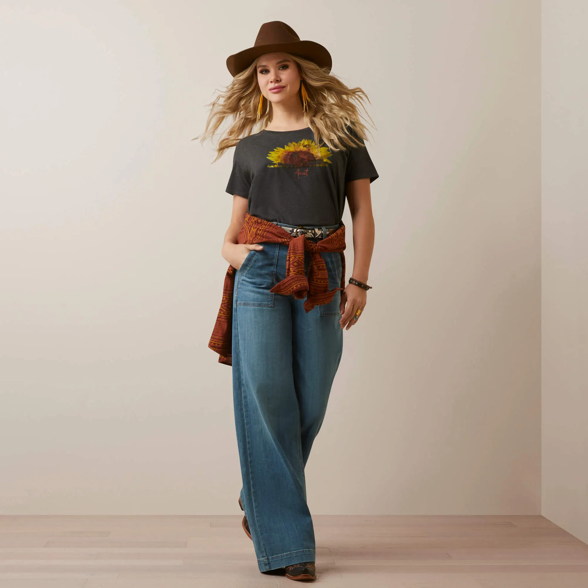 Ariat Women's Sunflower Cow Tee