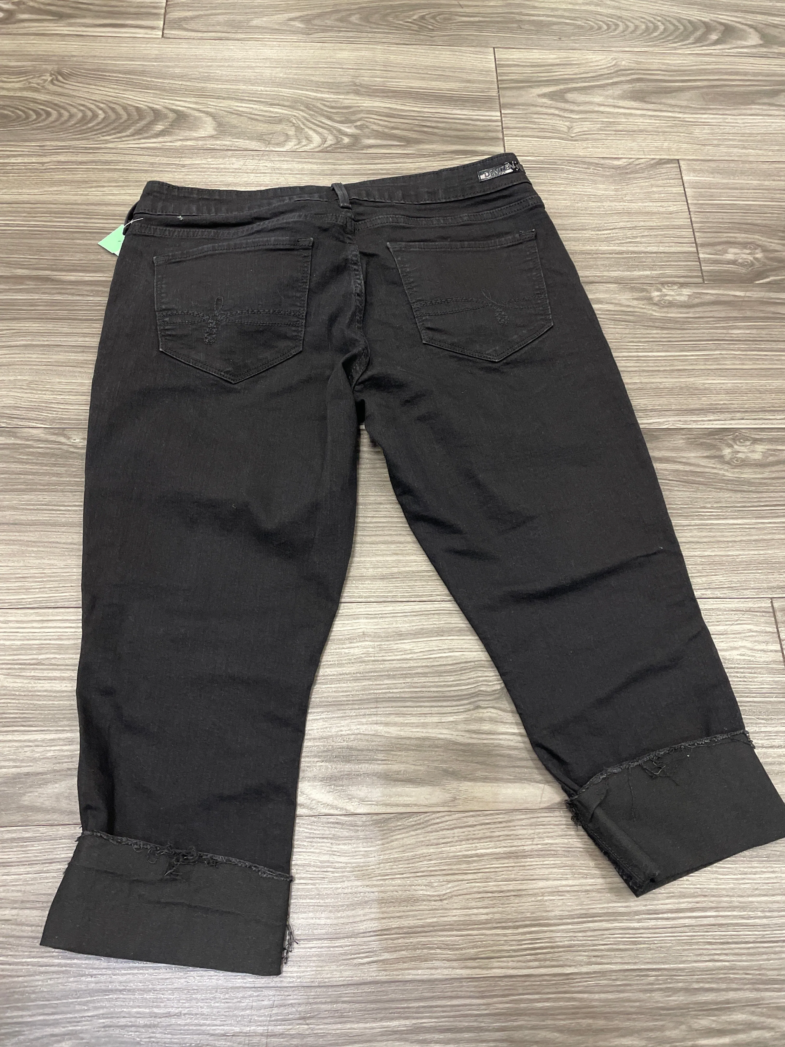 Black Capris Levis, Size 15