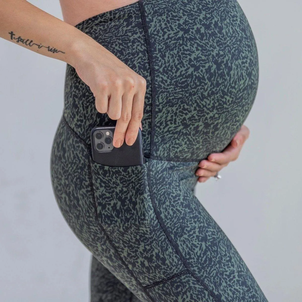 Lux Mamacita Maternity Capris - Black/Evergreen Terrain