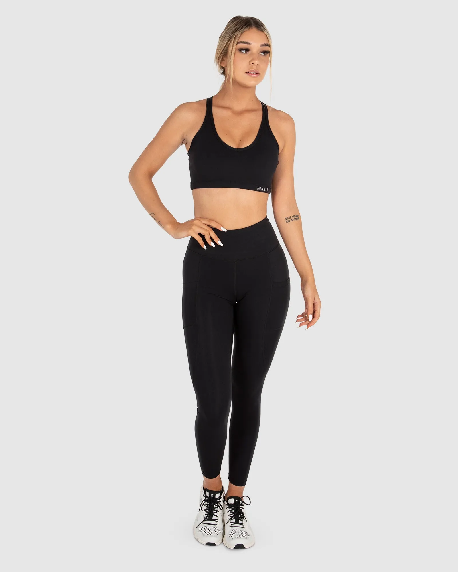 UNIT Motion Strap Sport Bra's